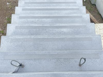 Sichtbetontreppen mit im Beton integrierter Anti-Rutsch-Zone