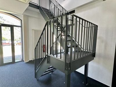 Deckenöffnung für eine neue Stahltreppe im historischen Fabrikgebäude